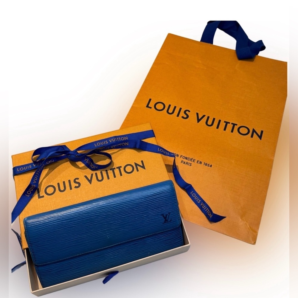 Vintage Louis Vuitton Epi Blue Wallet excellent condition w/unbranded dust bag